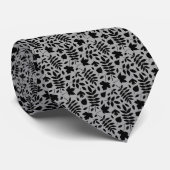 Cravate Feuilles tombés Rpt Motif noir sur gris (Roulé)