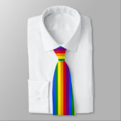 Cravate Fierté arc-en-ciel rayée (Attaché)