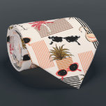 Cravate Flamants roses de palmiers roses Retro<br><div class="desc">Flamands exotiques, palmiers roses et lunettes de soleil rétro sur arrière - plan de pêche pâle, ce cravate masculin est cool pour le bureau, une nuit en ville, un mariage, votre propre cérémonie de mariage, pour le marié ou les groomsmen ou donner en cadeau à votre mari, père, frère ou...</div>