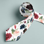 Cravate Fleur radieuse | Grande Échelle Motif Floral<br><div class="desc">Portez vos couleurs mariages jusqu'à la tenue des groomsmen avec cette cravate colorée à motifs. Conçu pour s'adapter à notre collection Radiant Bloom, le design présente des fleurs d'aquarelle à grande échelle, dans des tons rose roux, bleu marine, et bordeaux riche, entrecoupés de feuillage botanique vert sur un arrière -...</div>