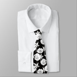 Cravate Fleurs blanches sur fond noir.