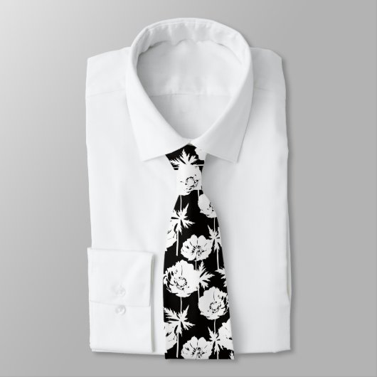 Cravate Fleurs blanches sur fond noir. (Attaché)