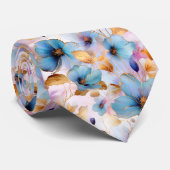 Cravate Fleurs bleues éthérées dans les pastels doux Encre (Roulé)