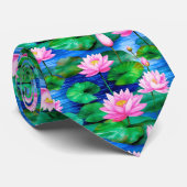 Cravate Fleurs de Lotus roses sur un étang (Roulé)