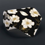 Cravate Fleurs d'or blanc Noir<br><div class="desc">Un beau motif de fleurs blanches et dorées sur le noir, le cravate de cet homme est cool pour le bureau, une nuit en ville, un mariage, votre propre cérémonie de mariage, pour le marié ou les groomsmen ou donner en cadeau à votre mari, père, frère ou meilleur ami. Plus...</div>