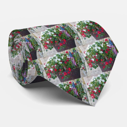 Cravate Fleurs et drapeaux (Roulé)