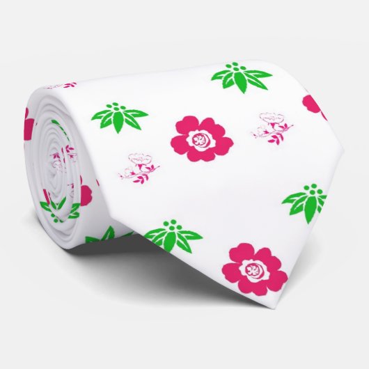 Cravate fleurs roses, feuilles verts, joli motif (Roulé)