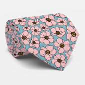 Cravate Fleurs roses sur fond bleu (Roulé)