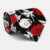 Cravate Fleurs rouges, blanches sur le noir. (Roulé)