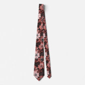 Cravate Fleurs rouges bordeaux sur un brun foncé (Devant)