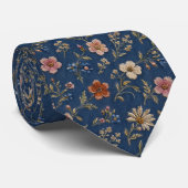 Cravate Fleurs sauvages simples brodées sur fond de denim (Roulé)