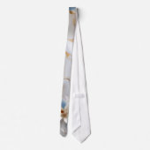 Cravate Fleurs soies blanches et bleu clair sur un look so (Dos)