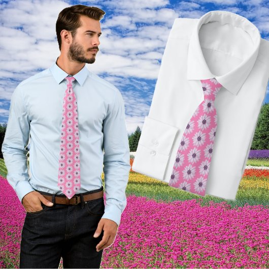 Cravate florale rose pâle