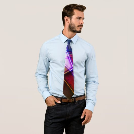 Cravate Formes géométriques de couleur rouille avec lumièr (En situation)