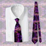 Cravate fractale moderne en noir et violet, cool<br><div class="desc">Ce cravate présente un design unique de feuilles fractales violettes - art moderne ! Chic cravate pour lui.</div>