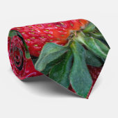 Cravate Fraises avec feuilles verts (Roulé)