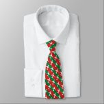 Cravate Frappe verte et rouge E175 Motif Noël<br><div class="desc">Un peu ringard et amusant, ce cravate dispose d'un motif blanc E175 sur un arrière - plan à rayures rouges et vertes, ce qui en fait l'accessoire parfait pour votre fête de vacances d'entreprise, vol saisonnier et service d'église de Noël. L'envers de la cravate est vert et dispose d'un texte...</div>