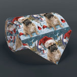 Cravate French Bulldog Winter Wonderland Christmas Joie<br><div class="desc">Ce design festif reflète l'esprit joyeux de la période des fêtes, avec un adorable petit portant un chapeau de Père Noël. Le chien est niché dans un pays des merveilles hivernales, avec un bonhomme de neige, un sapin de Noël décoré et des cadeaux joliment emballés. Les flocons de neige tombent...</div>