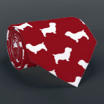 Cravate Glen d'Imaal Terrier Chien Silhouettes Motif Rouge<br><div class="desc">Cet original Glen of Imaal Terrier silhouettes motif rouge cravate fait un grand cadeau pour les papas de chien! Disponible dans une variété de couleurs, cette cravate cool fait une déclaration pour toute personne qui aime un verre. Un cadeau génial pour le type qui porte une cravate pour les affaires,...</div>