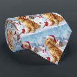 Cravate Goldendoodle Winter Wonderland Christmas Joy<br><div class="desc">Ce design festif reflète l'esprit joyeux de la période des fêtes, avec un adorable petit portant un chapeau de Père Noël. Le chien est niché dans un pays des merveilles hivernales, avec un bonhomme de neige, un sapin de Noël décoré et des cadeaux joliment emballés. Les flocons de neige tombent...</div>