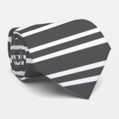 Cravate gris foncé avec fines bandes horizontales  (Roulé)