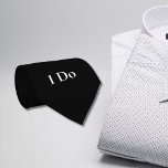 Cravate Groom's I Do Wedding Day Apparel Noir<br><div class="desc">Groom's I Do Wedding Day Apparel Black cravate. Travaillez votre regard dans ce tout noir "I Do" cravate du marié.</div>