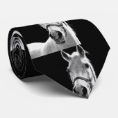 Cravate Gros plan Cheval blanc noir en nuit (Roulé)