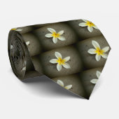 Cravate hawaïenne de fleur de plumeria (Roulé)