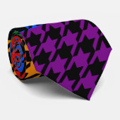 Cravate Houndstooth Pride sur un Arrière - plan noir (Roulé)