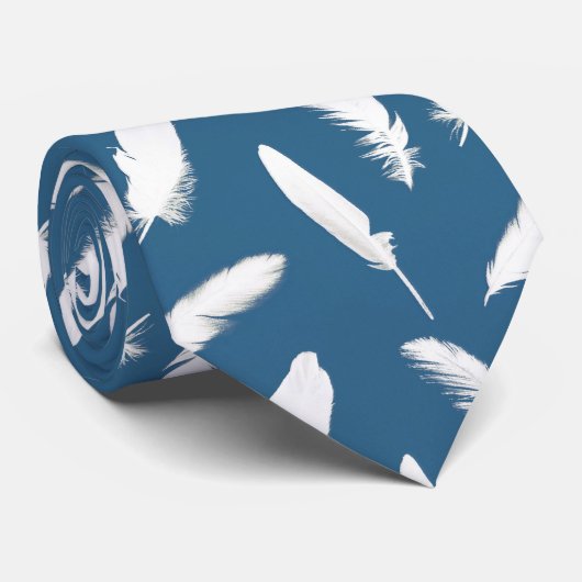 Cravate Impression en plumes blanches sur bleu denim (Roulé)