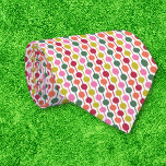 Cravate Impression géométrique rétro 1970 Noël à motifs<br><div class="desc">Ajoutez un peu de joie à votre tenue de Noël avec cette cravate à motifs avec un simple motif géométrique dans une palette de couleurs rétro des années 1970,  rouge,  vert citron,  orange,  rose et vert contre un arrière - plan blanc. L'envers dispose d'un motif à rayures en diagonale.</div>