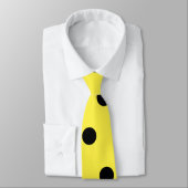 Cravate jaune avec points noirs - Homme avec costu (Attaché)