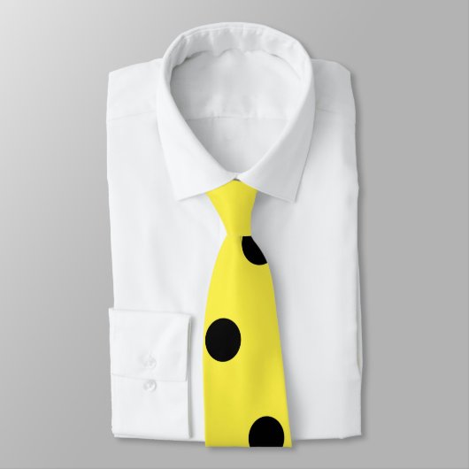 Cravate jaune avec points noirs - Homme avec costu (Attaché)