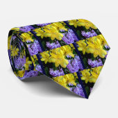 Cravate Jaune et Fleurs Lilac Violettes (Roulé)