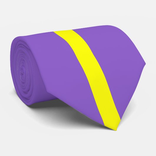 Cravate Jaune minimaliste classique sur violet (Roulé)
