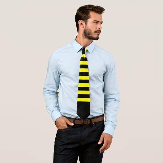 Cravate Joli Bumble Bee Style Black Yellow Stripes Motif (En situation)