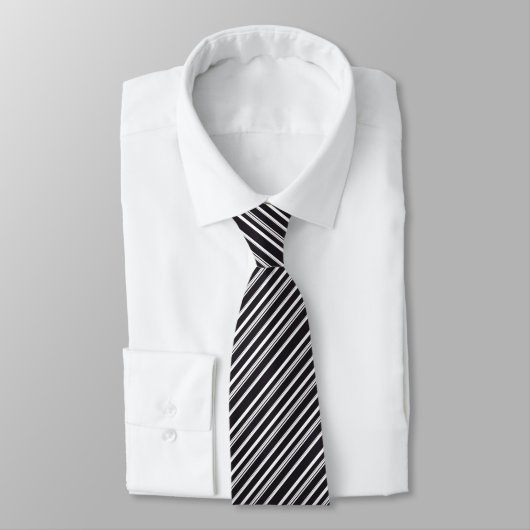 Cravate Jolies rayures noires et blanches (Attaché)