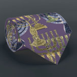 cravate juive 2 de hanoukka de menorah<br><div class="desc">la cravate 2 de menorah pour hanoukka fait le cadeau parfait pour un homme juif avec le goût élégant de mode. Disponible imprimé des deux côtés avant et dos ou à simple face.</div>