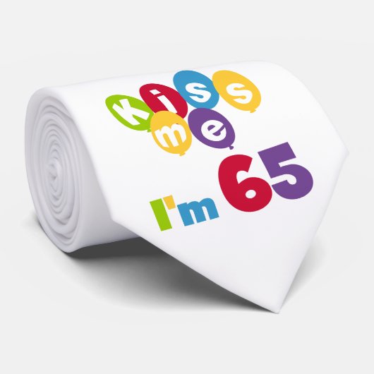 Cravate Kiss Me I'm 65 Anniversaire T-shirts et cadeaux (Roulé)