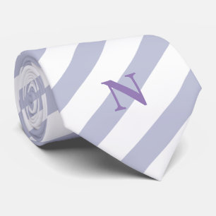Cravate lavande à rayures bleues délicates monogramme