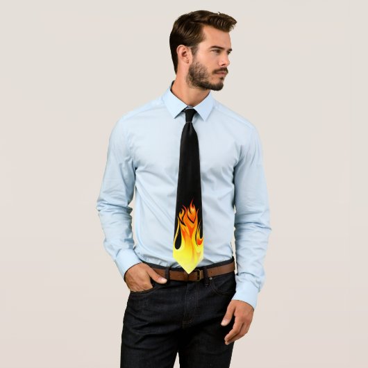 Cravate Le feu flamboyant (En situation)