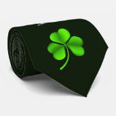 Cravate Lettres irlandaises et shamrock sur vert foncé ntt (Roulé)