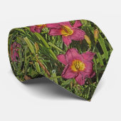 CRAVATE LIGNE FLORALE/CASCADE DE DAYLILI COULEUR ROSE FONC (Roulé)