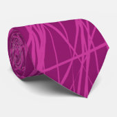 Cravate Lignes Abstraites - Rose profond sur 8F0F68 (Roulé)