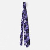 Cravate Lilac, fleurs violettes sur le noir (Dos)