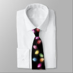 Cravate Lumières de Noël colorées<br><div class="desc">Notre collection "Fêtes de Noël colorées" rassemble des éléments festifs tels que des lumières de Noël avec des polices chic et élégantes sur un arrière - plan sobre.</div>