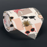 Cravate Lunettes de soleil Rétro Flamingos Palmiers Roses<br><div class="desc">Flamants roses exotiques, palmiers roses et lunettes de soleil rétro sur fond pêche pâle, cette cravate pour homme est cool pour le bureau, une soirée en ville, un mariage, votre propre cérémonie de mariage, pour le marié ou les garçons d'honneur ou à offrir en cadeau à votre mari, papa, frère...</div>