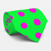 Cravate magenta de Polkadot avec le vert (Roulé)