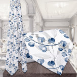 Cravate Mariage d'aquarelle bleu marine Eucalyptus<br><div class="desc">Un motif d'eucalyptus peint à l'aquarelle sprigs en bleu marine avec des vignes d'eucalyptus gris et des baies dans l'arrière - plan contre blanc pur.</div>