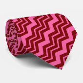 Cravate Maroon Red Pink Chevron Zigzag Design  (Roulé)